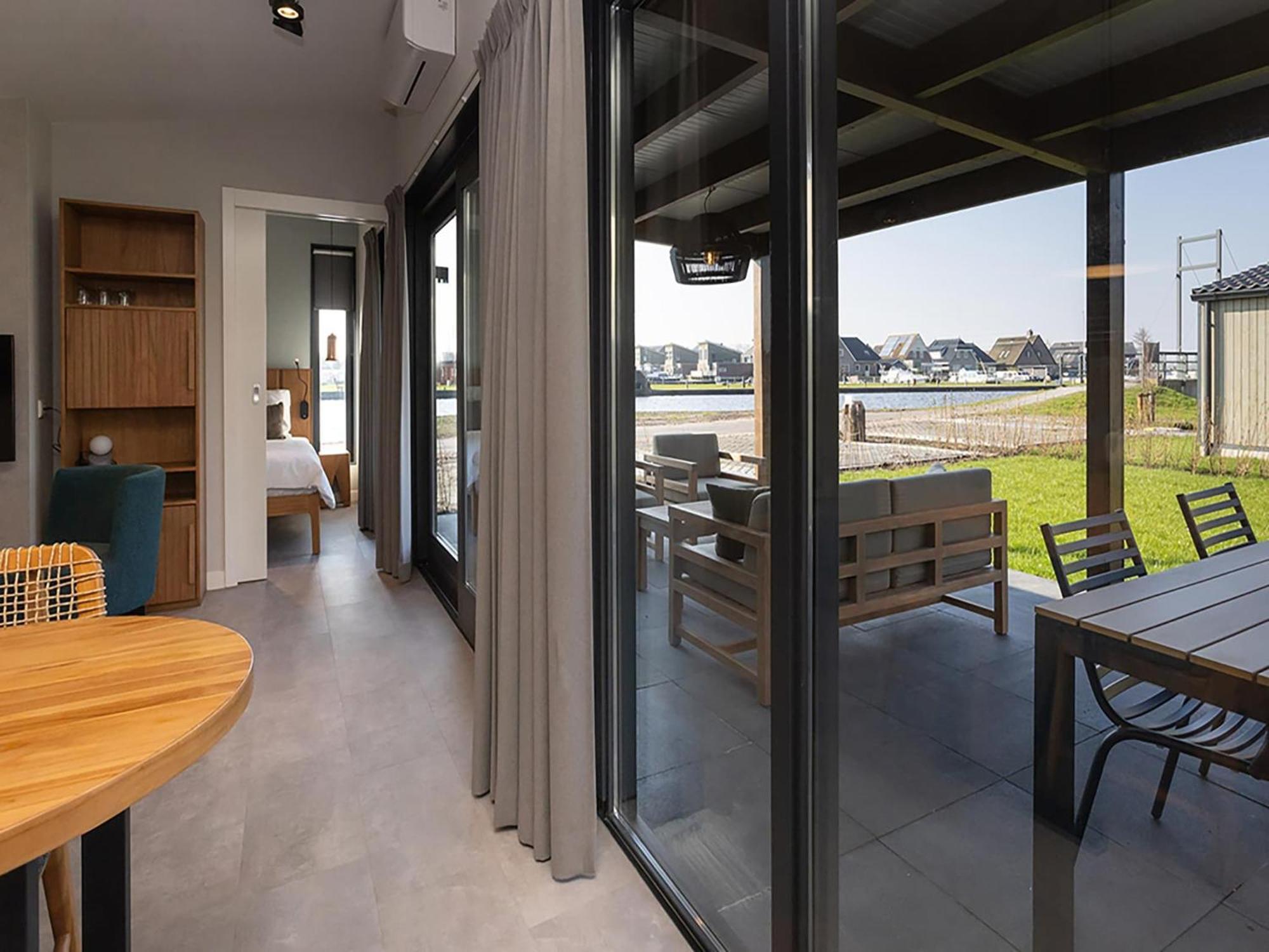 Luxury Docklodge On The Water Delfstrahuizen Exterior photo